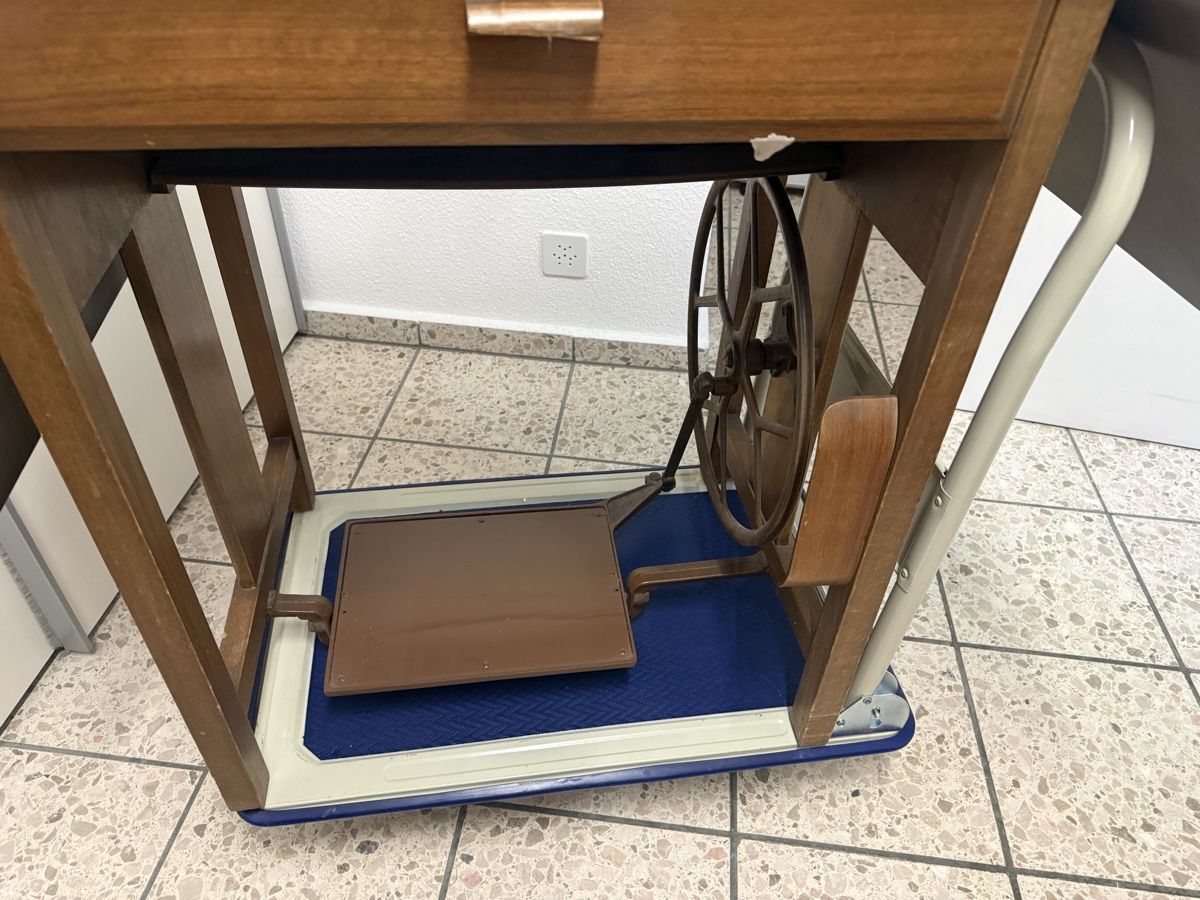 Bernina Nähmaschinen: Bernina Nähmaschine – Gebraucht aus Dübendorf von Einbrennen 1