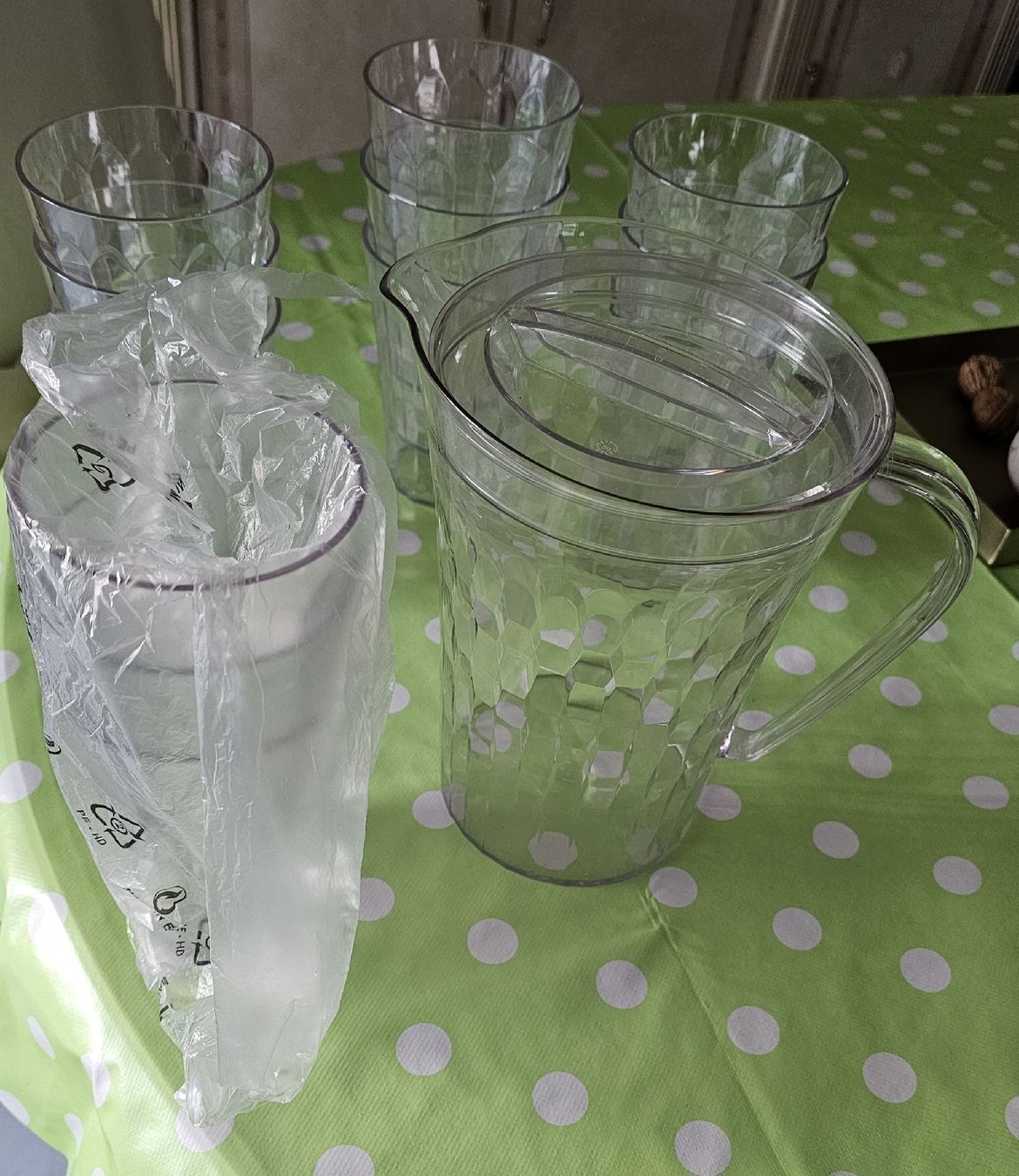 Tupperware Contenitori & Simili: Tupperware 6er Set Becher mit passendem Krug - neuwertig – Nuovo (secondo la descrizione) da Holderbank AG venduto da Dale29 1