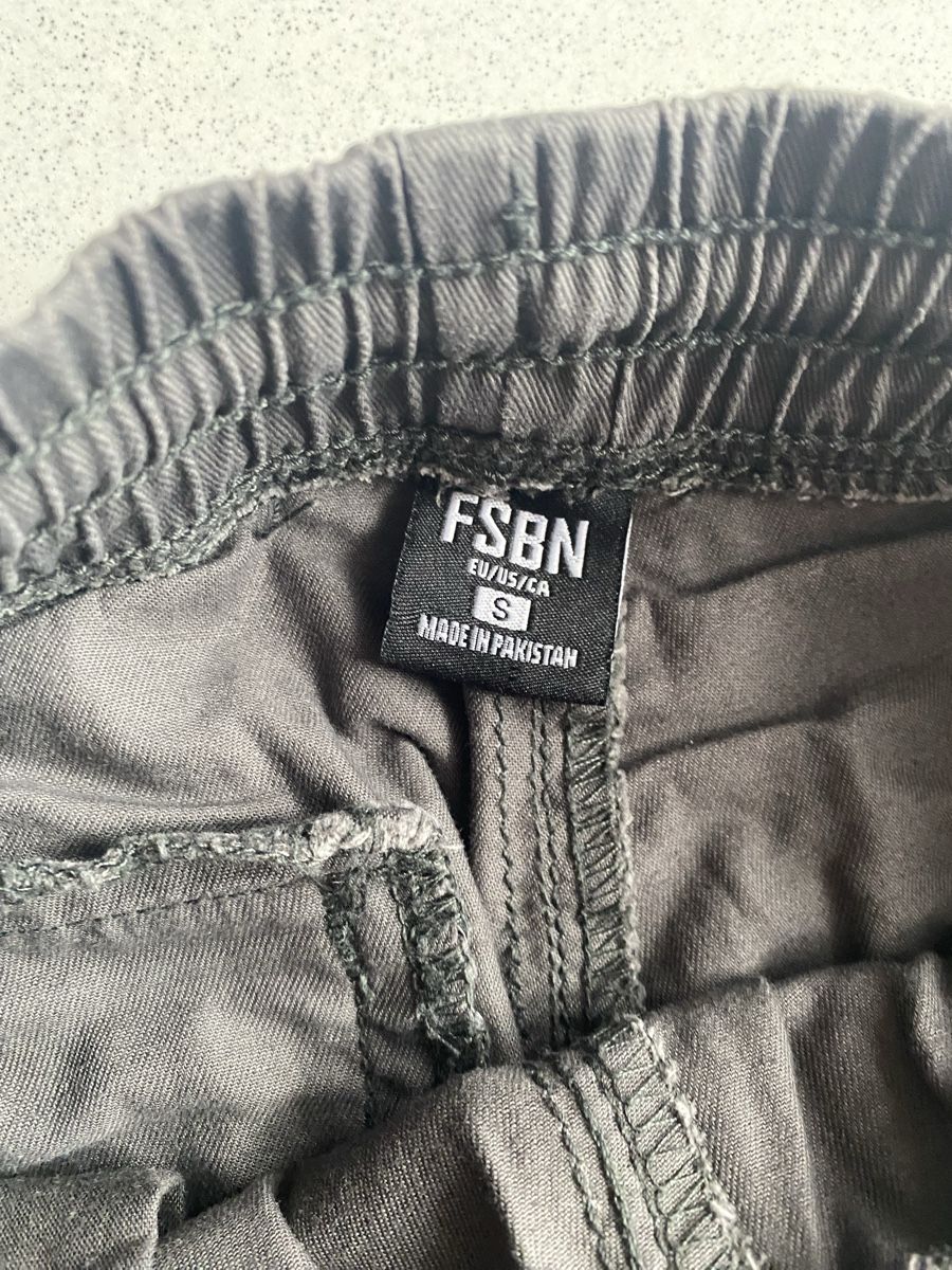 Pantaloni: Shorts grau Grösse S guter Zustand – Usato da Etziken venduto da Byama 2