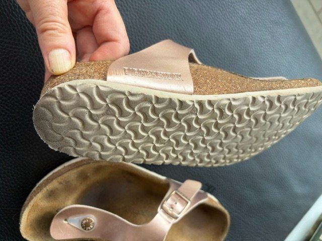 Birkenstock Scarpe per ragazze: Birkenstock Gizeh Roségold Grösse 35 gebraucht – Usato da Disentis/Mustér venduto da MarisaM01 1