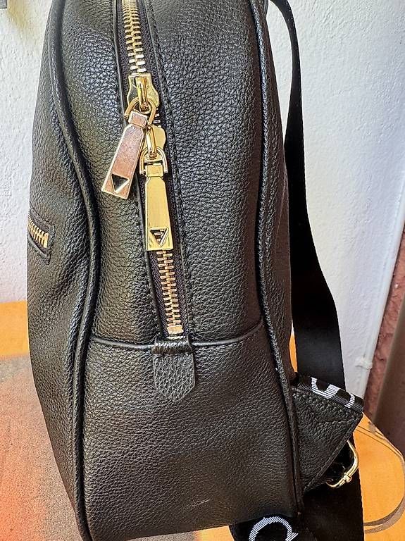 Zaini: Neu !!! Guess Rucksack, Schwarz – Usato da Bern venduto da Ninitto 2