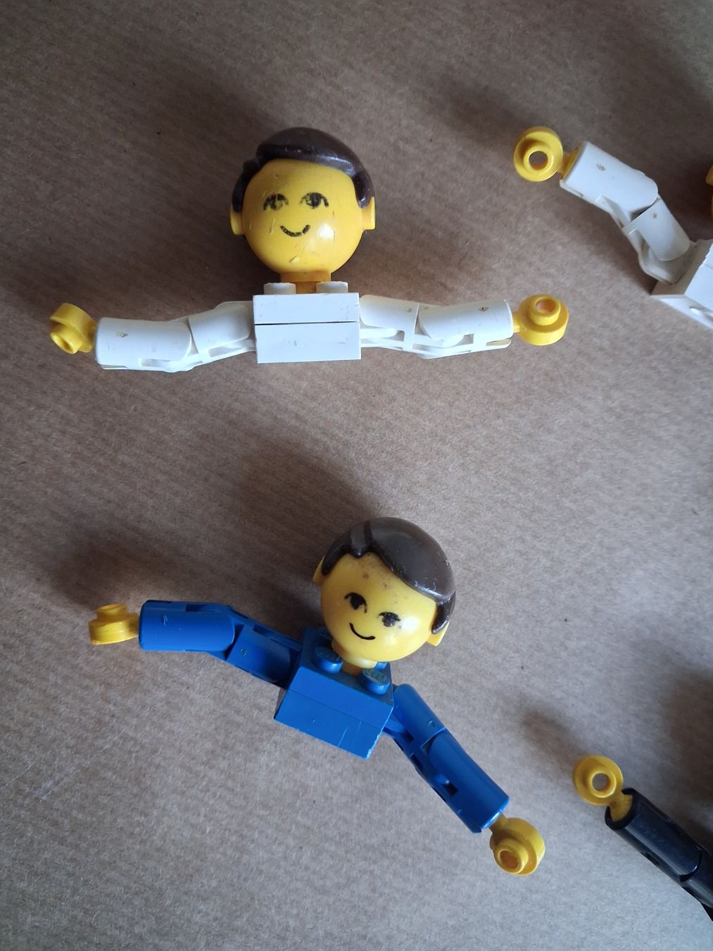 Lego Giocattoli: 7 alte Lego Figuren /Köpfe – Usato da Hagendorn venduto da siwasi3 1