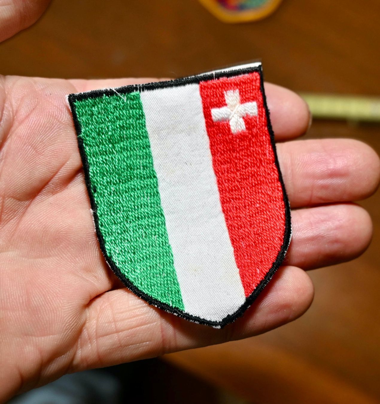 Swiss Placchette & Badge: WAPPEN Neuenburg PATCH badge AUFNÄHER – Usato da Pfaffhausen venduto da mono_rec