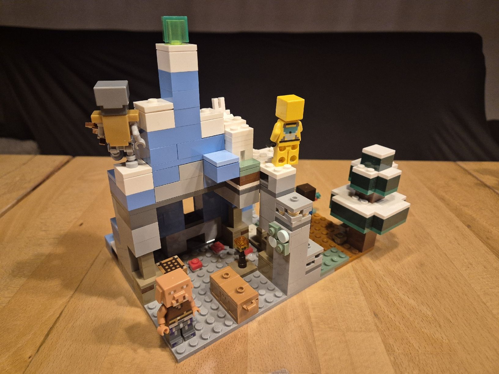 Lego Kit di costruzioni: LEGO Minecraft The Ice Castle 21243 – Usato da Ettiswil venduto da beekeper13 1