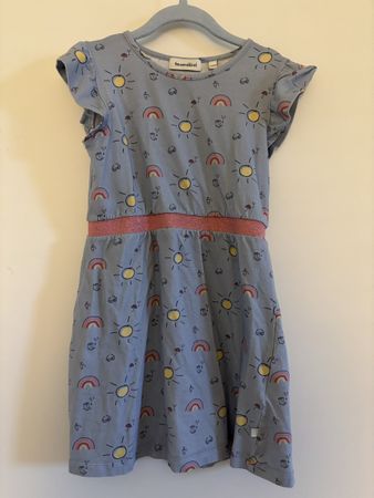 Tausendkind Kleid blau mit Regenbogen Grösse 116/122