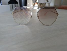 Sonnenbrille Fendi Damen goldfarbig mit Etui guter Zustand