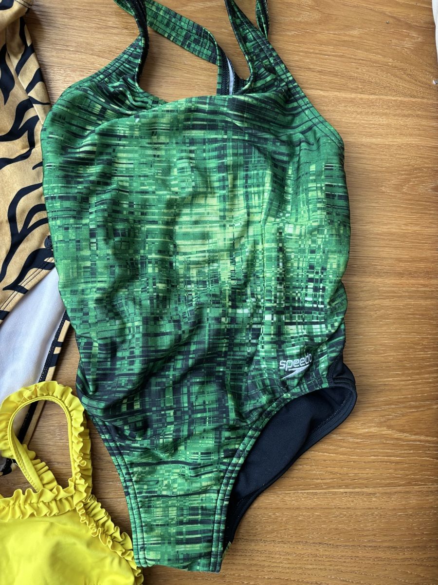 Benetton Costumi da bagno & Bikini: Badeanzug / Bikini Paket Mädchen – Nuovo (secondo la descrizione) da Thalwil venduto da ver_j2lw 5