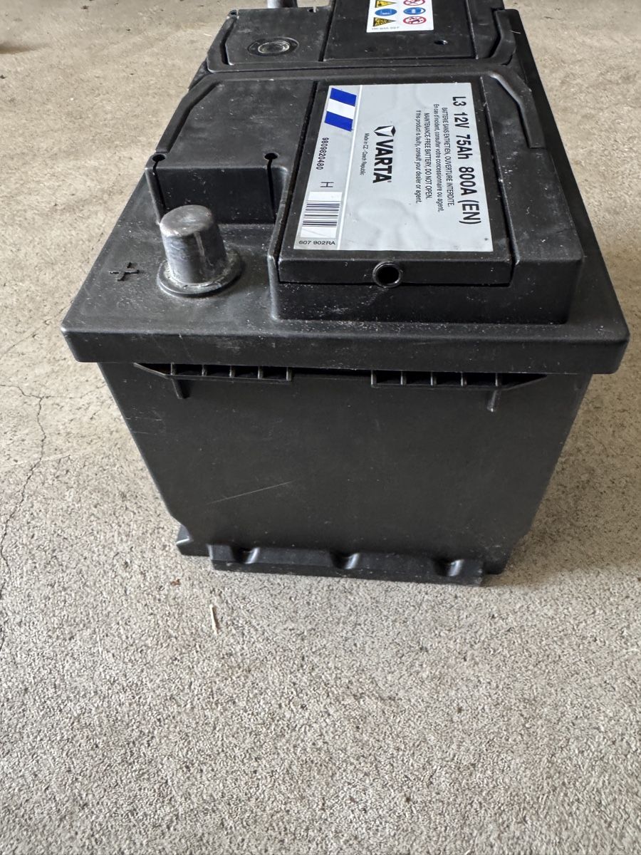 Varta Batteries: Auto Batterie  – D'occasion à Glattfelden par Nusa800 2