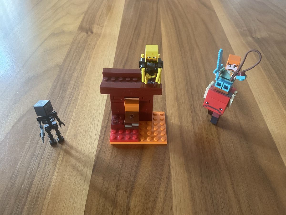 Lego Giocattoli: LEGO Minecraft - Das Lava-Duell im Nether – Usato da Weiach venduto da Leon79
