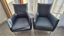 Deux fauteuils de qualité en cuir. Prix à discuter.