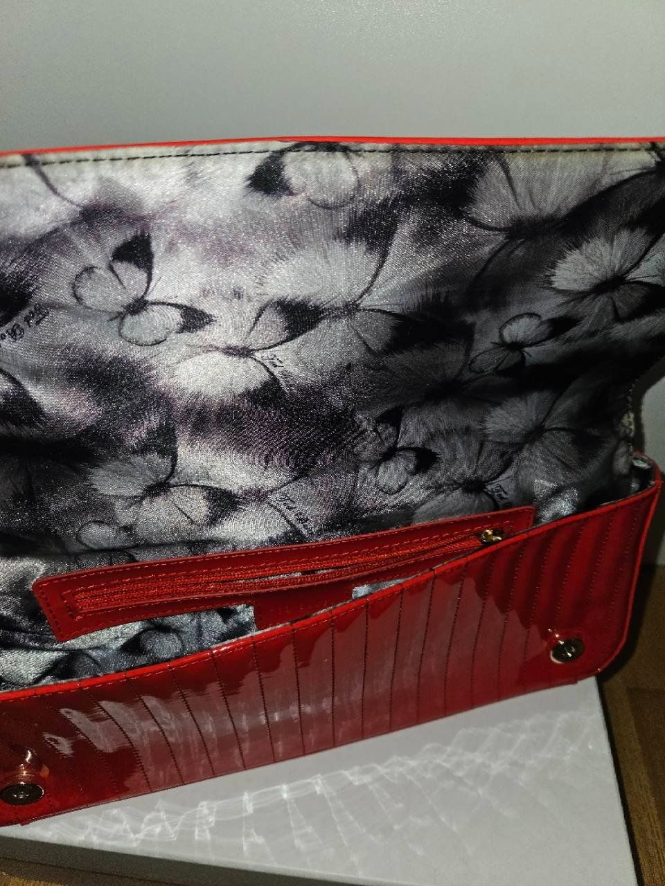 Ted Baker Borse da donna: Ted Baker Clutch rot in Lackoptik – Nuovo (secondo la descrizione) da Aarau venduto da chi_qnc5 1