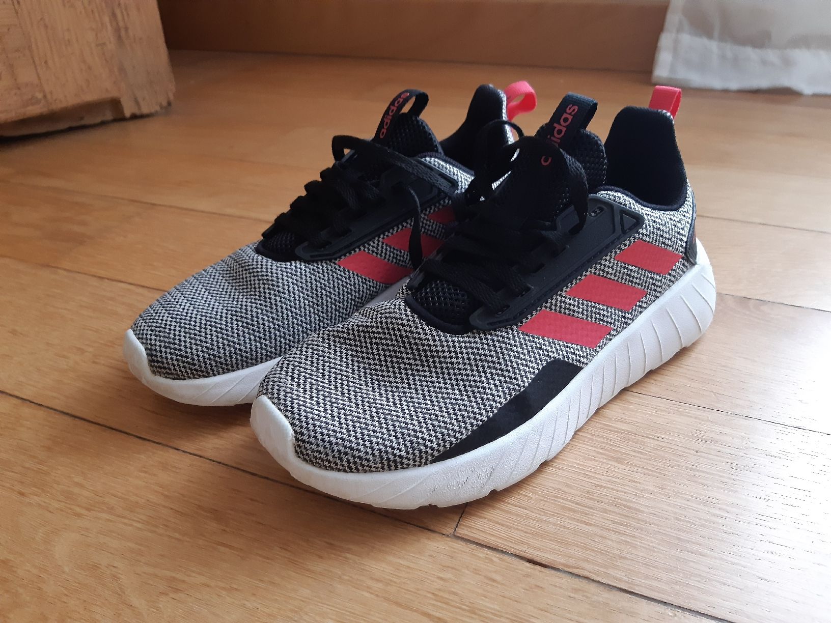 Adidas Scarpe per ragazzi: Adidas Hallenschuhe – Usato da Solothurn venduto da Mamoutrix