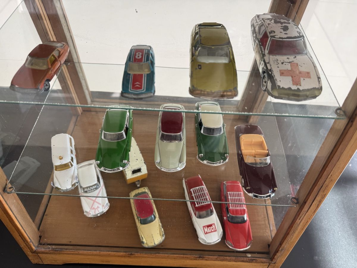 Modellautos: Vitrine mit Modellautos – Gebraucht aus Wald/ZH von spandau723 1