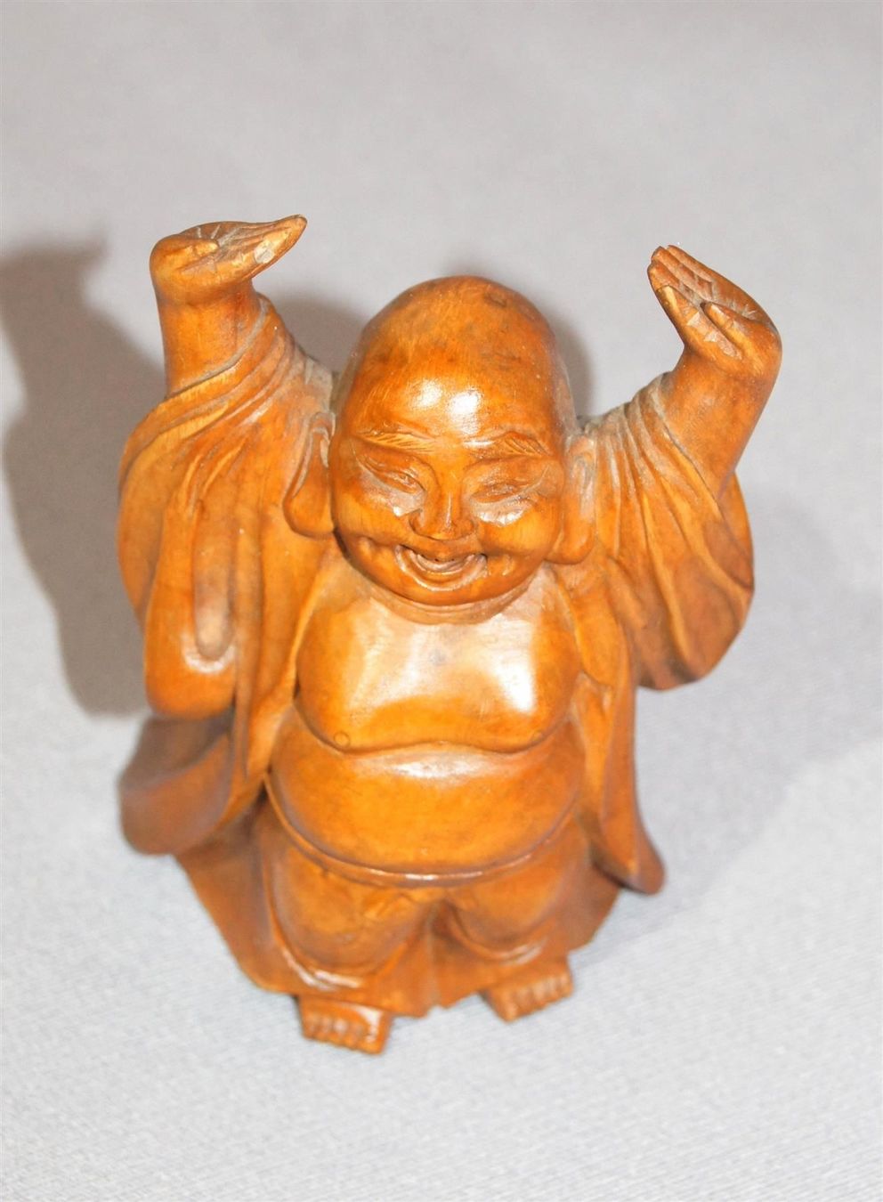 Figuren: Lachender, stehender «Happy» Buddha – Gebraucht aus Geroldswil von ARTEFACTO
