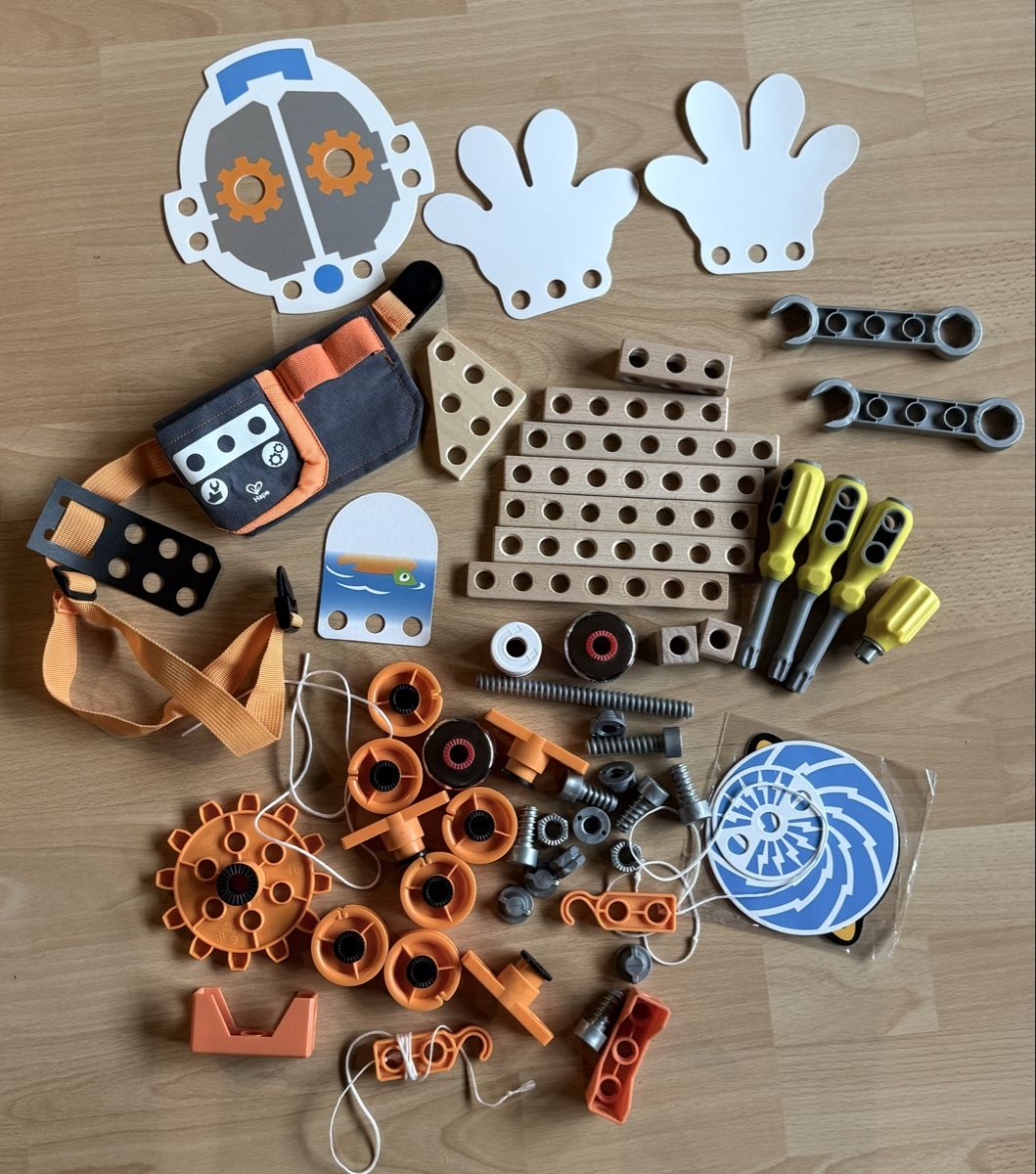 Giocattoli: Hape Junior Inventor Werkbank mit Zubehör – Usato da Bäch SZ venduto da MonaBe 2