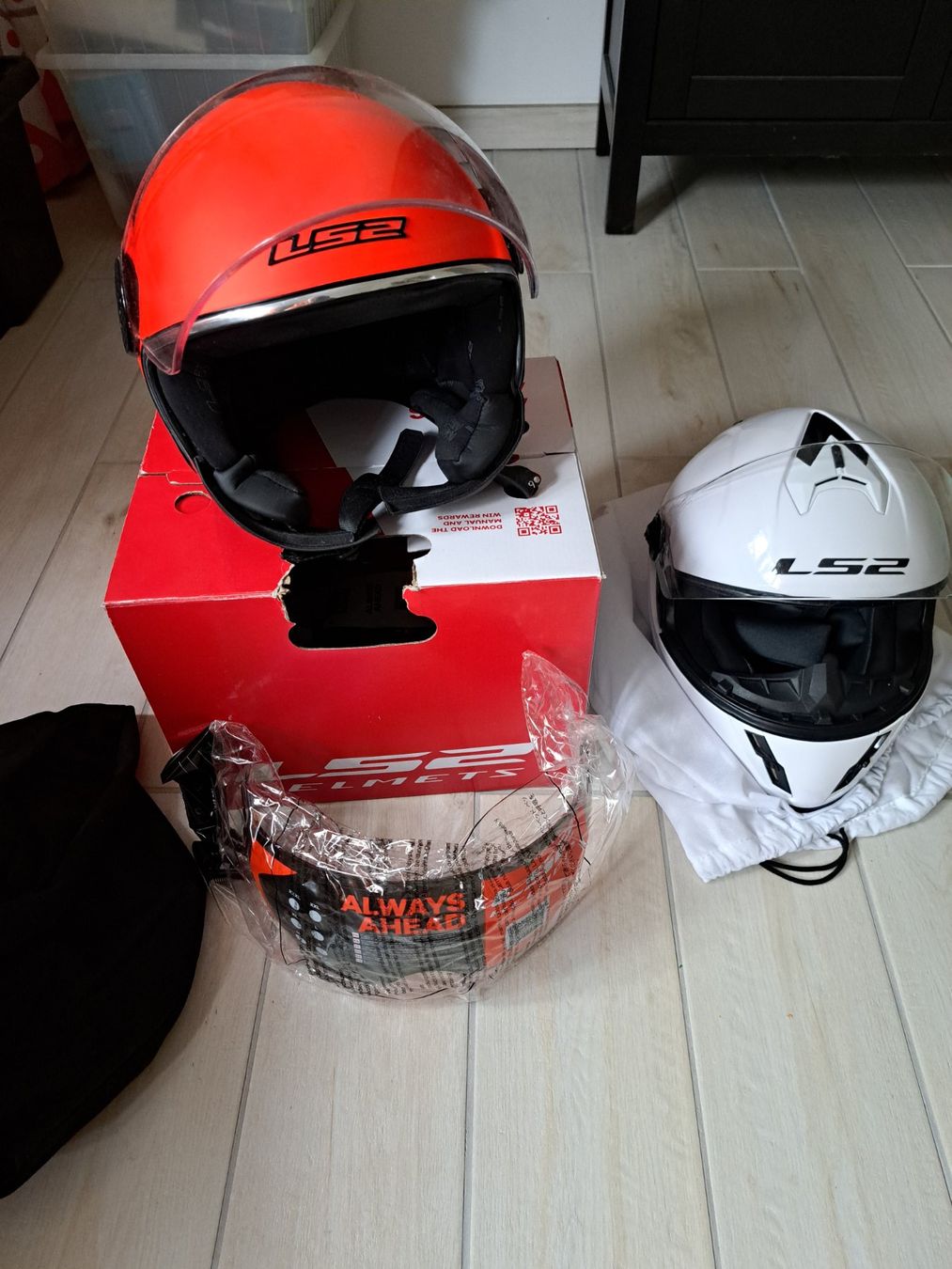 Helme & Visiere: Casques... – Gebraucht aus Bassecourt von Lupomiki1