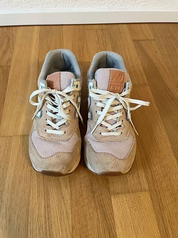 Scarpe da donna: New Balance 574 Beige/Rosa – Usato da Oberwil (Dägerlen) venduto da schnipta 2