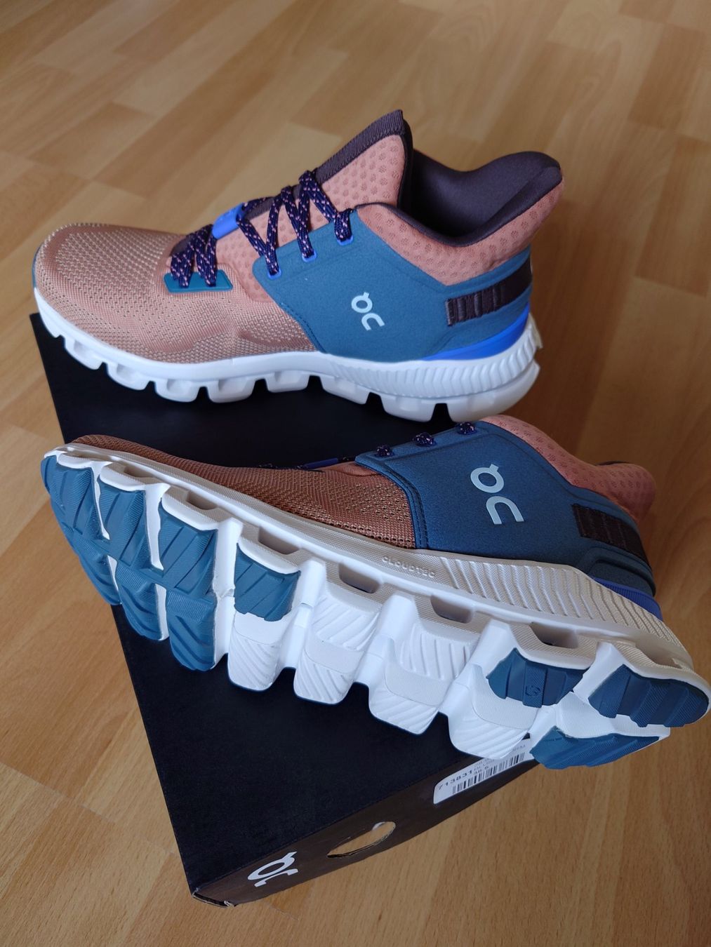 On Scarpe da donna: ON Laufschuhe Cloud HI Edge Grösse 38,5 – Nuovo e nell'imballaggio originale da Hombrechtikon venduto da Dannii0