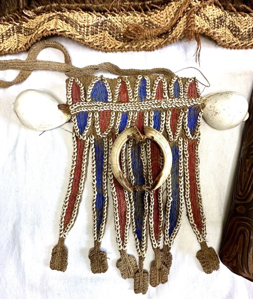 Tutte le decorazioni: Grosse Sammlung Asmat-Kopfjäger-Stammesobjekten – Usato da Thun venduto da Abalona3600