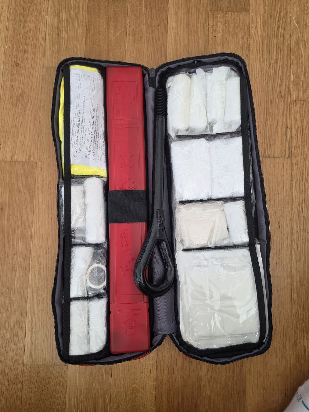Kit di pronto soccorso: Tesla emergency kit  – Nuovo e nell'imballaggio originale da Zürich venduto da djodjoeccoswiss 1