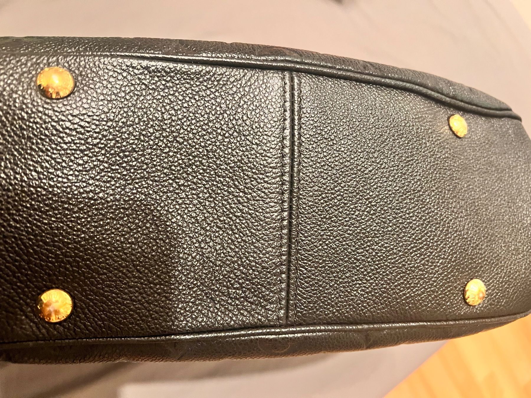 Louis Vuitton Borse da donna: LV Tasche, gebraucht wie neu – Usato da Dietikon venduto da sre_5qh6 6