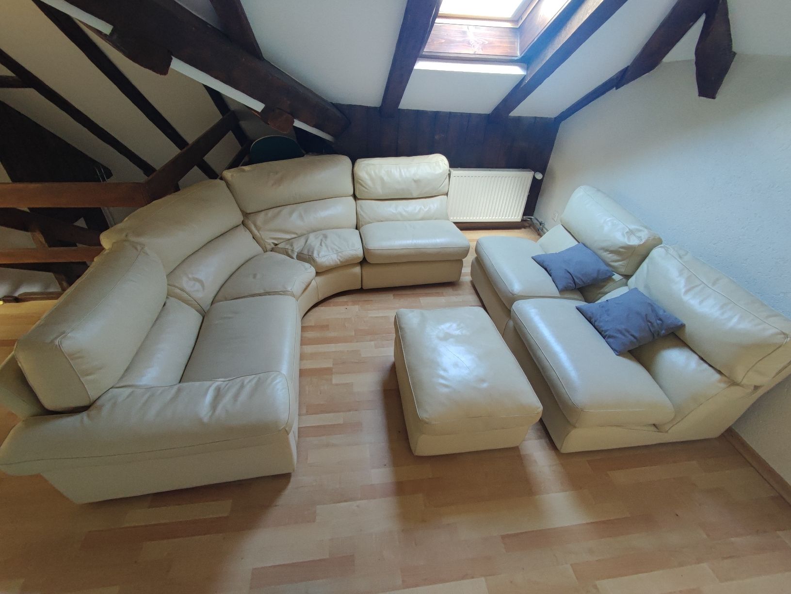 Divani: Canapé en cuir blanc. – Usato da La Chaux-de-Fonds venduto da non_zr2b