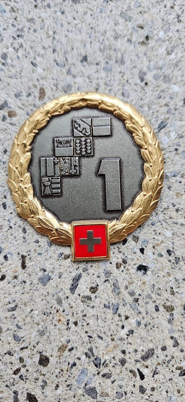 Schweizer Armee Placchette & Badge: *** Beretemblem Gold Offizier Schweizer Armee *** – Nuovo e nell'imballaggio originale da Riedholz venduto da fr_sIruP