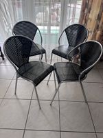 4 schwarze Metallstühle mit Lochdesign, guter Zustand