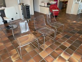 3 Stühle aus Kunststoff