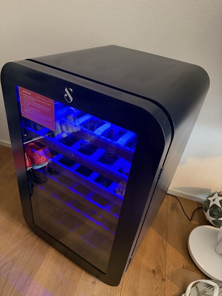 Frigoriferi: Swisscave Weinkühlschrank – Usato da Rothenburg venduto da Krystal_Limousines 1