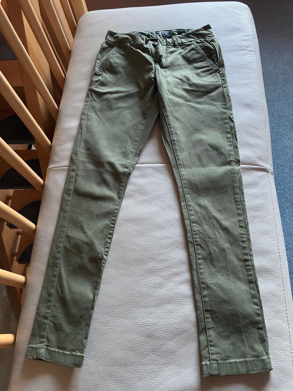 Superdry Pantaloni: SUPERDRY – Usato da Rümlang venduto da har_z6qv