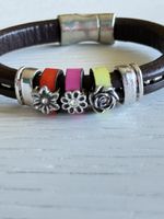 NEU!!! Lederarmband mit bunten Akzenten und Silberdetails.