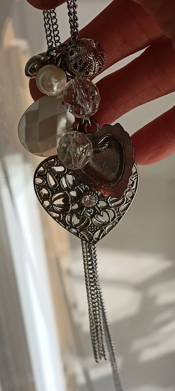 Ciondoli: Stylish Silver Heart Statement Necklace, Summer Bling! – Nuovo (secondo la descrizione) da Zürich venduto da cat_9cvz 3