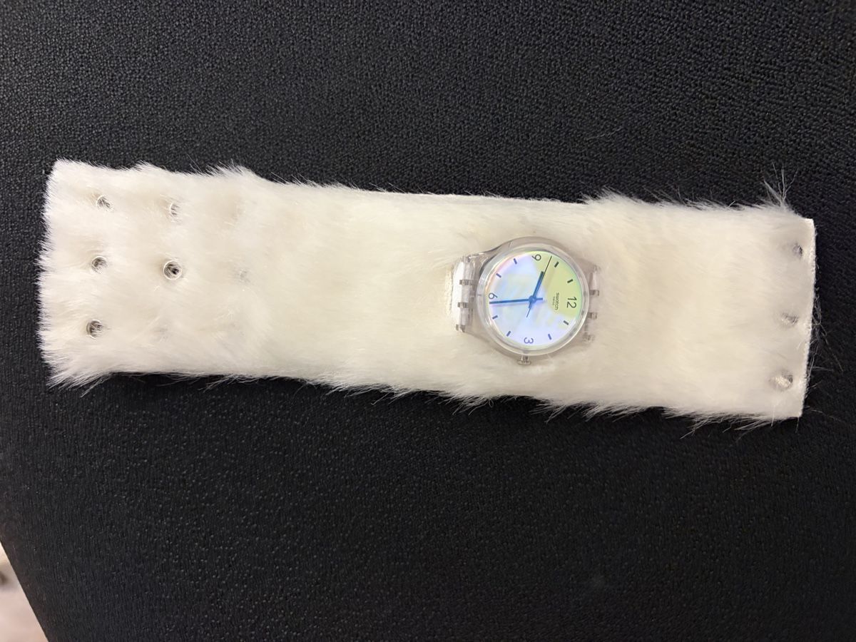 Swatch Orologi: Swatch Uhr Gent mit Kunstfell-Band – Nuovo (secondo la descrizione) da Möhlin venduto da seerose6 1