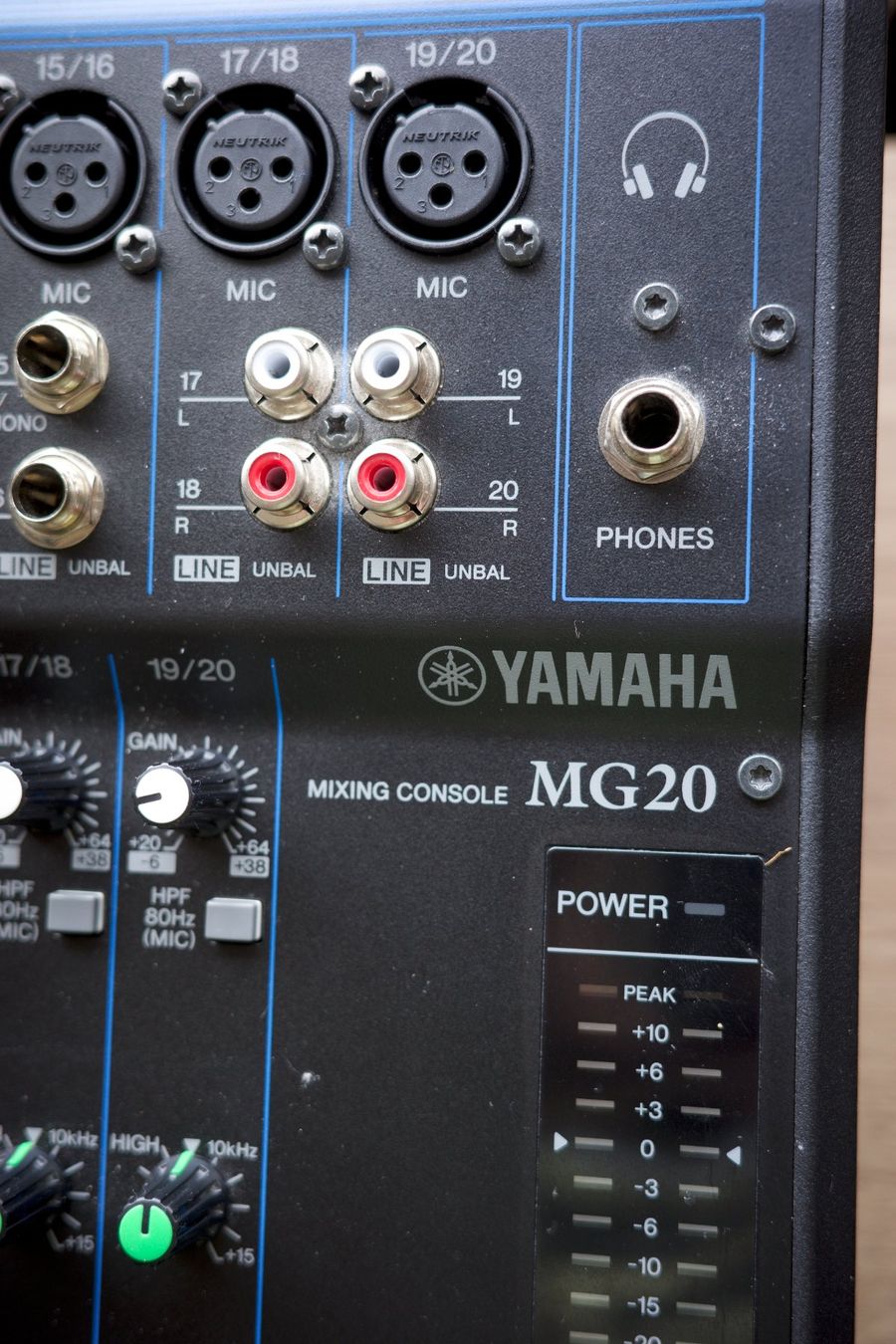 Yamaha Console di mixaggio: Studiomixer Yamaha MG20 20-Channel – Usato da Zürich venduto da mma_s8k6 1