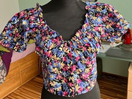 Blumen Top mit Puffärmel, ideal für den Sommer, Grösse 38