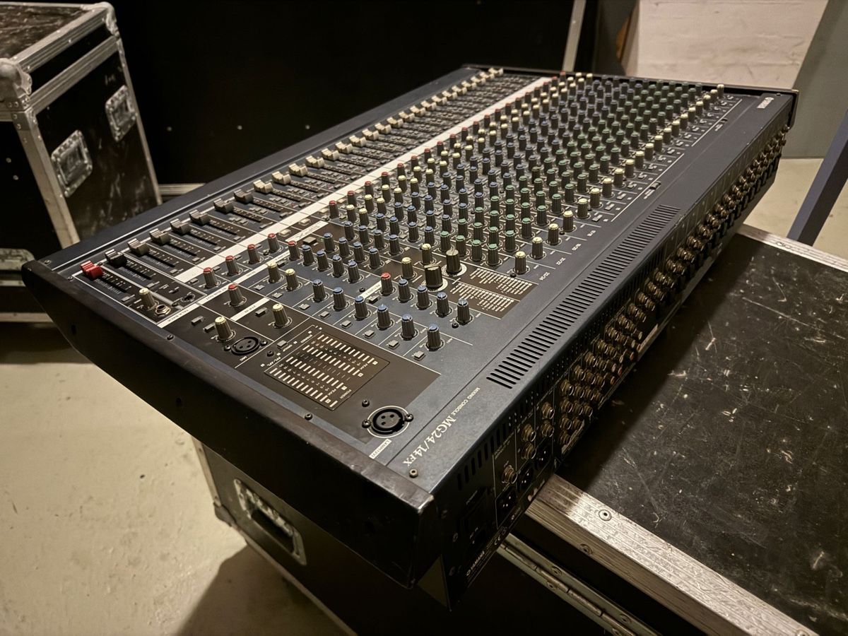 Yamaha Console di mixaggio: Yamaha mixing console MG24/14FX – Usato da Birr venduto da nbsound 3