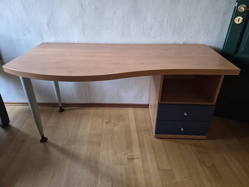 Schreibtische: Scrivania con cassettiera – Gebraucht aus Mendrisio von RiccardoMarengo 1