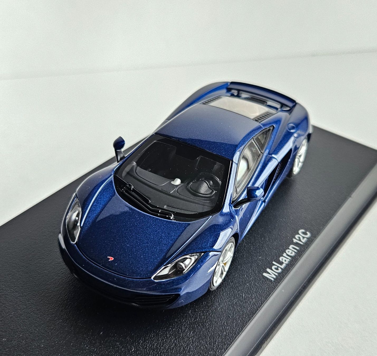 Autoart Modellautos: 1/43 McLaren 12C AutoArt – Neu und originalverpackt aus Goldach von P.X.A. 3
