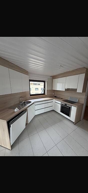 Cucine complete: Komplet küche mit geräte  – Usato da Sennhof venduto da vafko