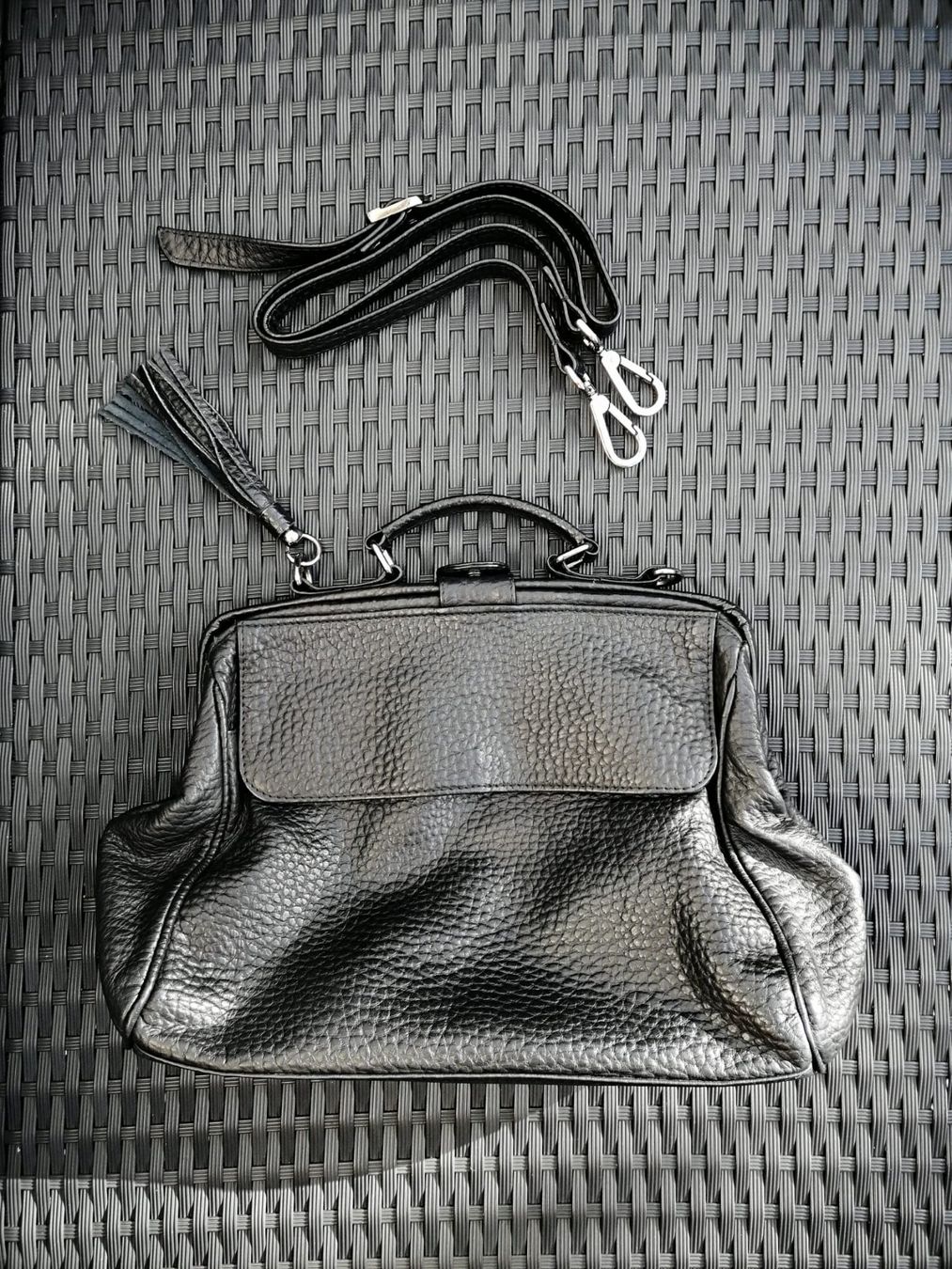 Borse da donna: Schwarze Ledertasche Funbag – Usato da Winterthur venduto da Jopf1