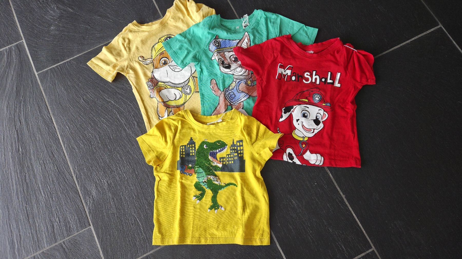 Kleiderpakete & -sets: T-Shirts in Grössen 92/98 – Gebraucht aus Baar von nic-schwalbe