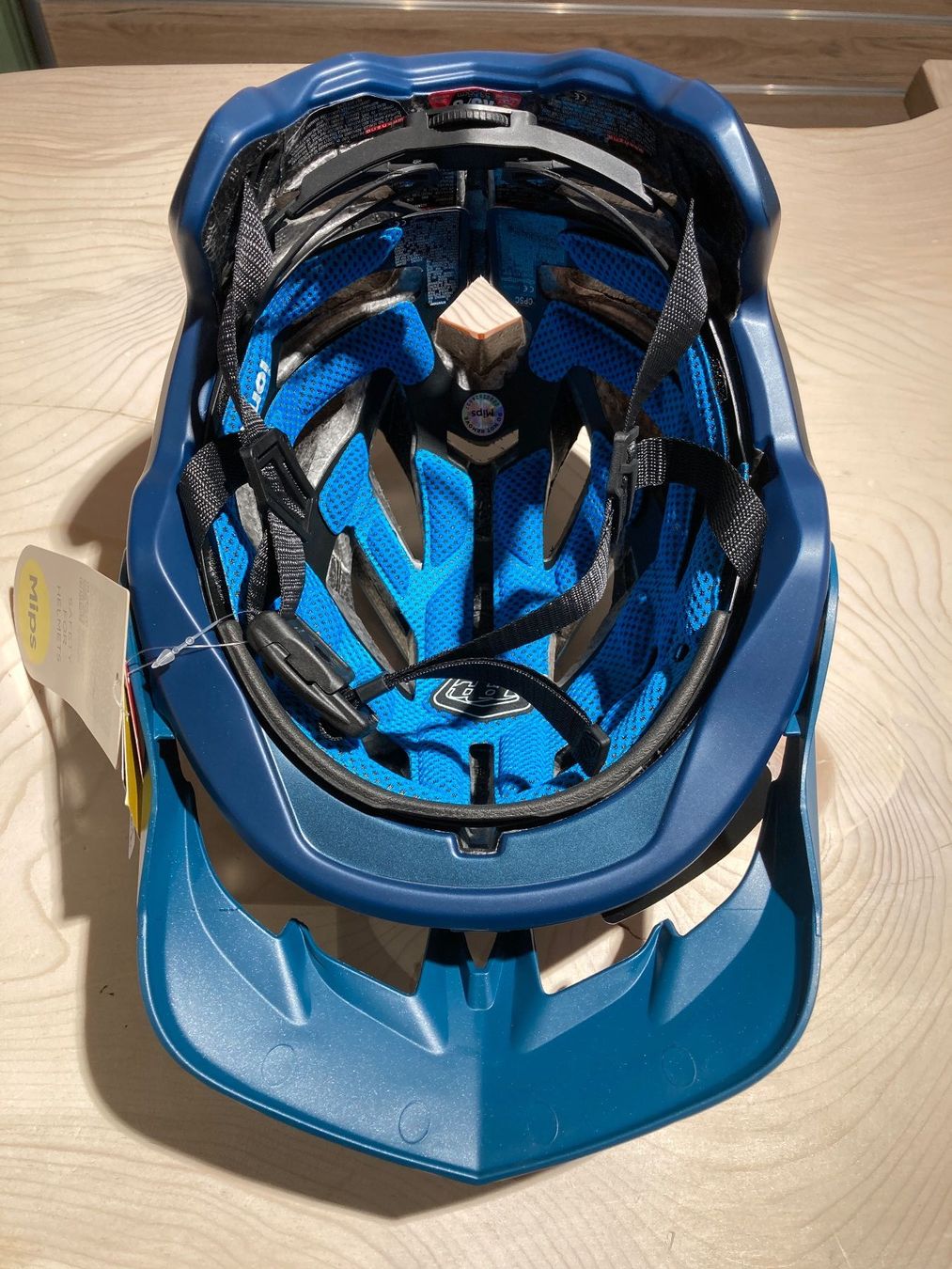 Troy Lee Caschi: Troy Lee A3 Helm Uno Blue, XS/S – Nuovo (secondo la descrizione) da Lauterbrunnen venduto da Imboden-Bike 3