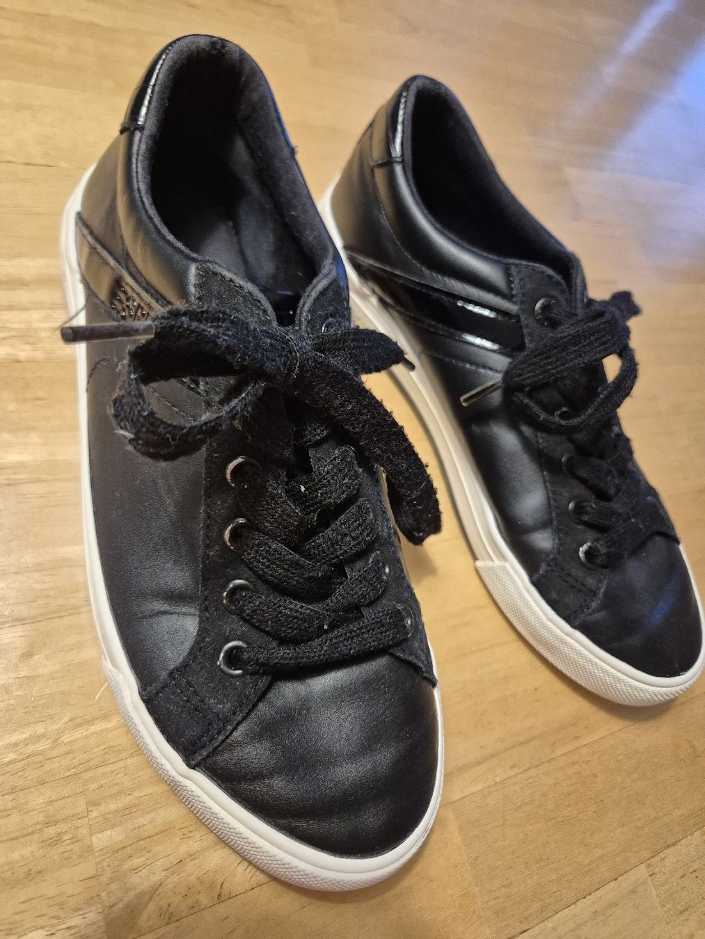 Esprit Scarpe da donna: Esprit Sneakers, Schwarz, Grösse 37 – Usato da Zürich venduto da Inanina