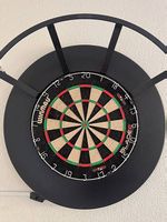 Dartscheibe mit Surround und Beleuchtung