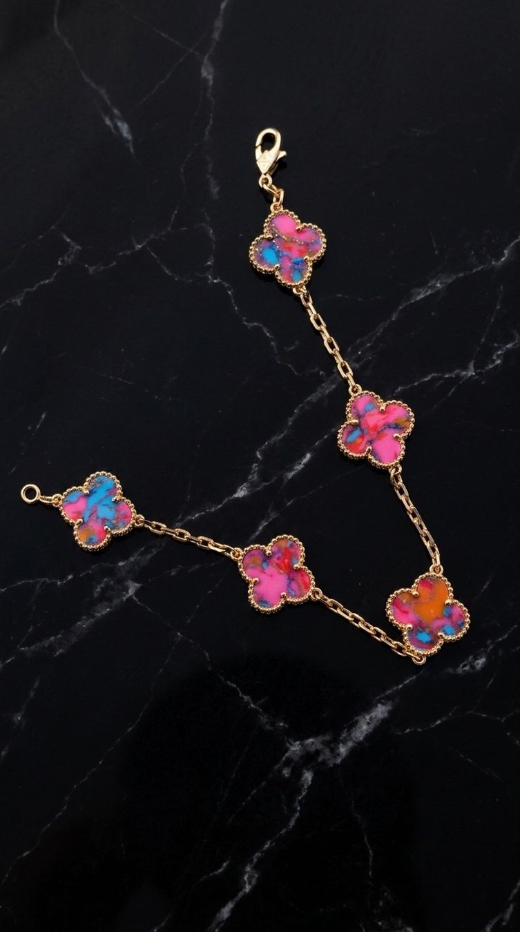 Armbänder & -reifen: Bracelet trèfle multicolore plaqué or – Neu und originalverpackt aus St-Maurice von Sandrinette123 1