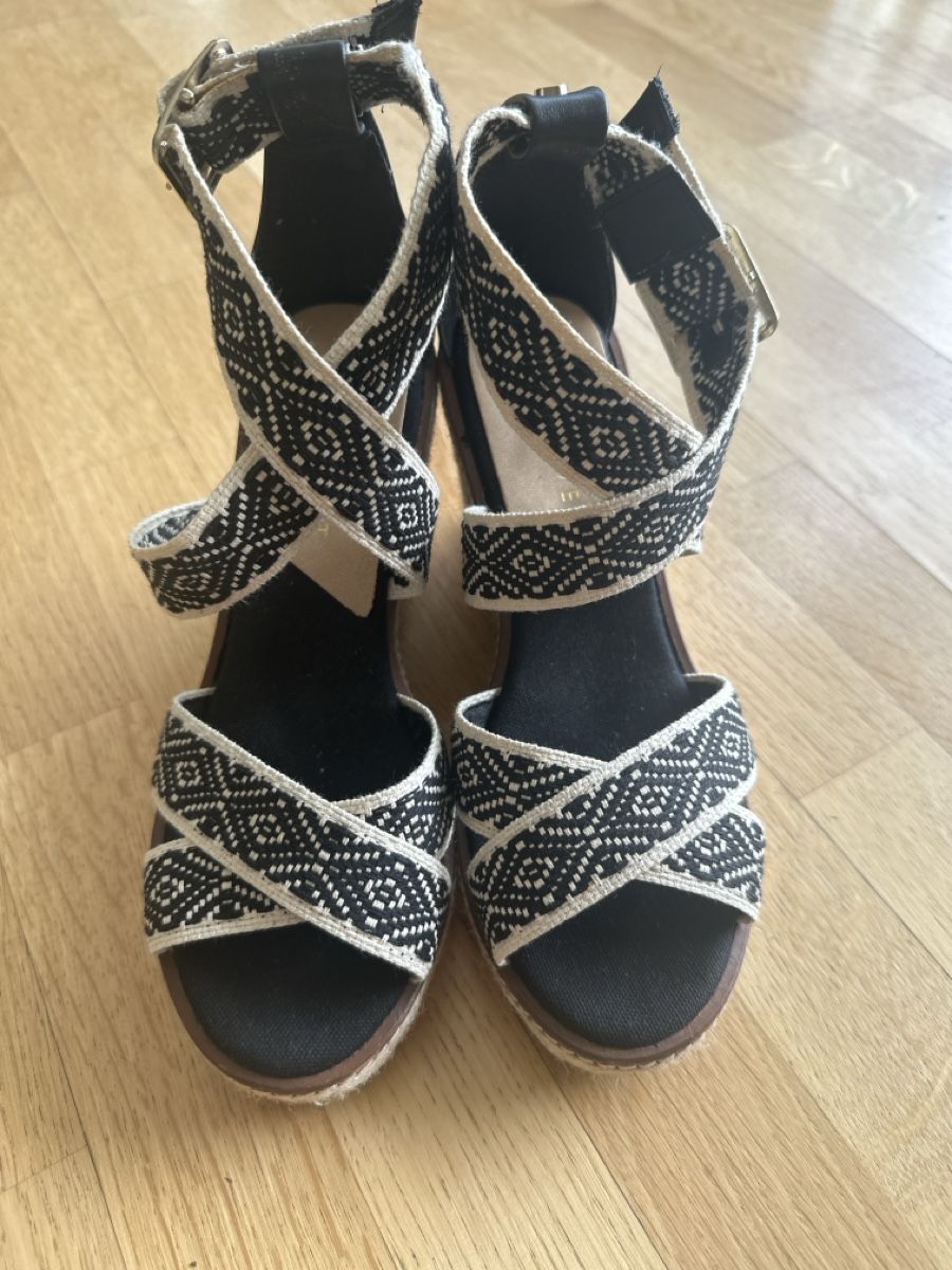 Scarpe da donna: MINT VELVET Sandals – Usato da Uerikon venduto da Ladybird40
