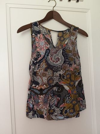 Sommertop mit Muster, Grösse M, guter Zustand!