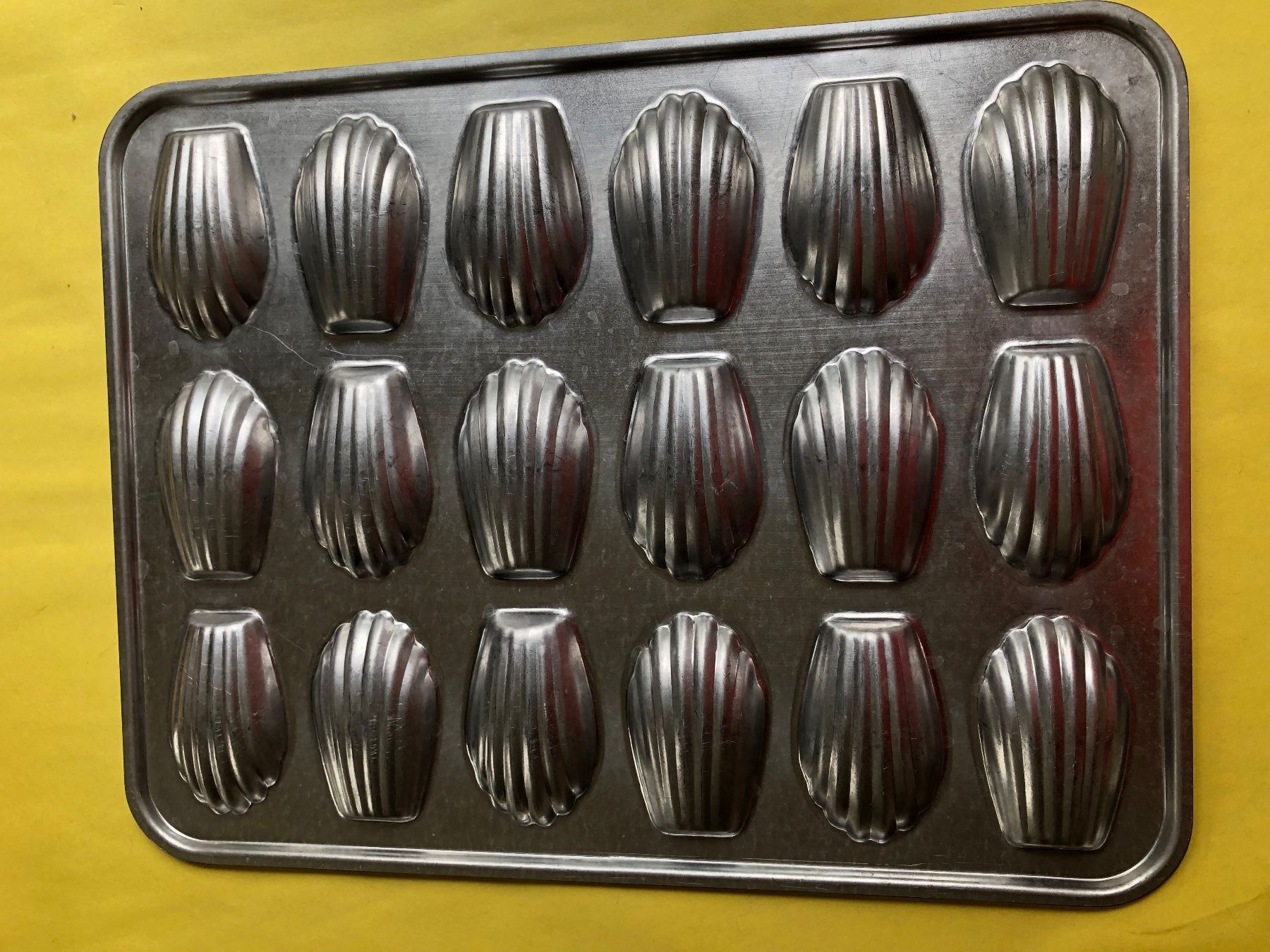 Betty Bossi Teglie da forno: Madeleines Form 18 Stk – Usato da Hinwil venduto da dadalina76 1