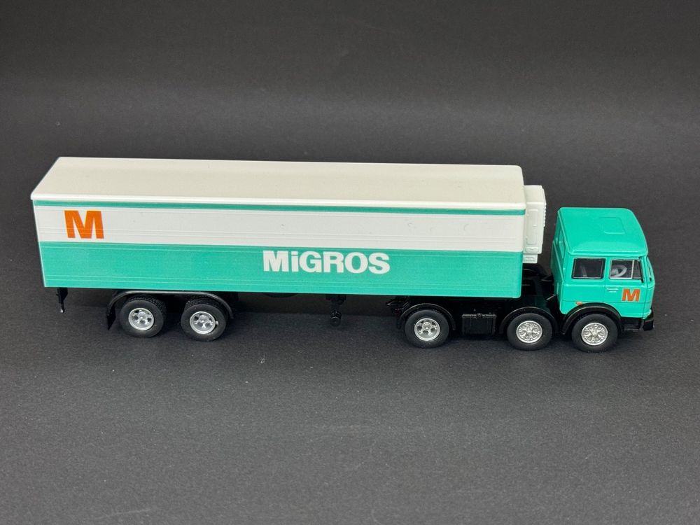 Brekina 58577 Fiat 691 T Trasporto Corse-SZ Lancia Martini 1977 - Modello 1:87 Nuovo